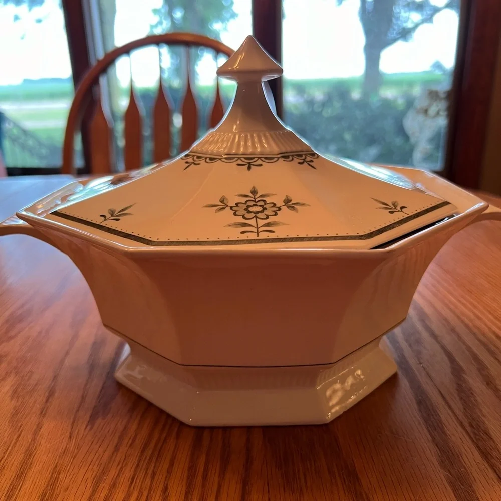 Vintage Independence Ironstone Casserole Dish